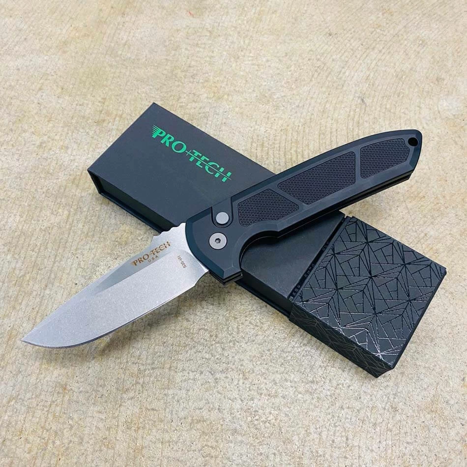 Protech LG305 Les George Rockeye 3.4" CPM-S35VN Blade, Textured Black Handles, Blasted Hardware, Black Clip, Automatic Knife