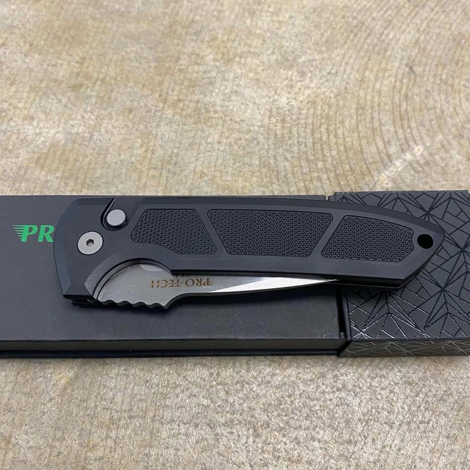 Protech LG305 Les George Rockeye 3.4" CPM-S35VN Blade, Textured Black Handles, Blasted Hardware, Black Clip, Automatic Knife - Image 6