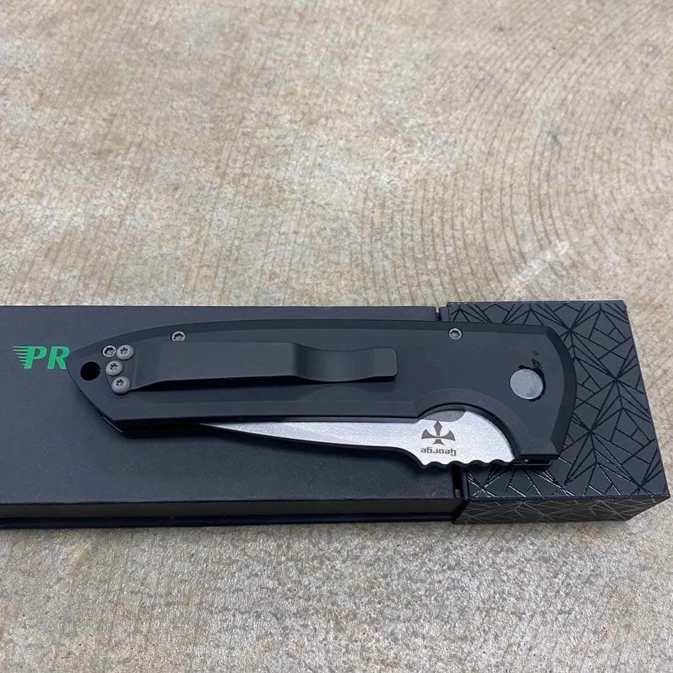 Protech LG305 Les George Rockeye 3.4" CPM-S35VN Blade, Textured Black Handles, Blasted Hardware, Black Clip, Automatic Knife - Image 7
